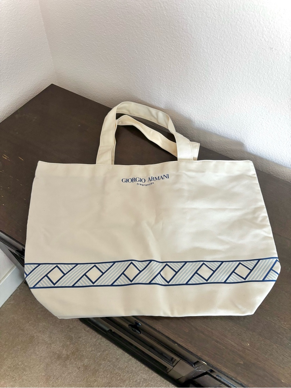 Giorgio Armani Beauty Armani Island Tote Bag Beige Blue Large